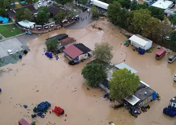 İznik’te Kara Dere taştı, evleri ve tarlaları su bastı