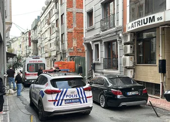 Çatıya çıkan genç kadın apartman boşluğuna düşerek hayatını kaybetti