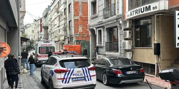Çatıya çıkan genç kadın apartman boşluğuna düşerek hayatını kaybetti